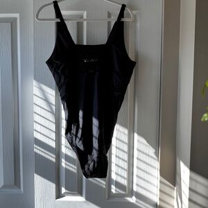 LATTICE PLUNGE ONE PIECE SWIMSUIT Swimsuits for All bathing suit (black)